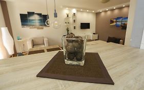 Modern Apartment With Free Parking